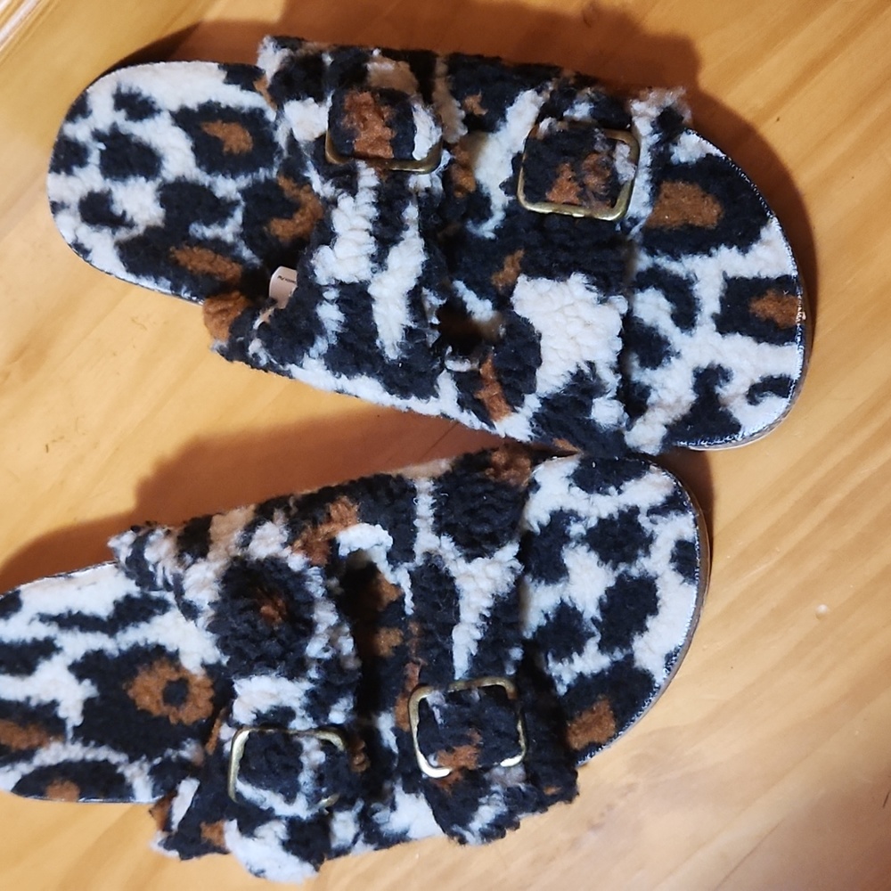 Fuzzy Leopard Birkenstock Wannabes 🖤